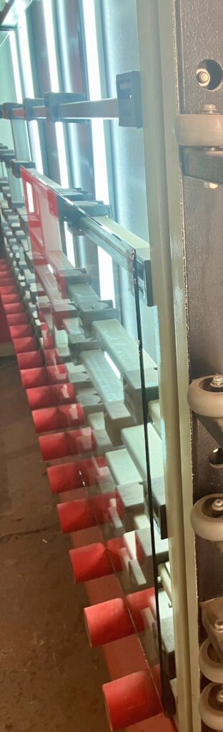 glass, mirrors, coloured splashbacks